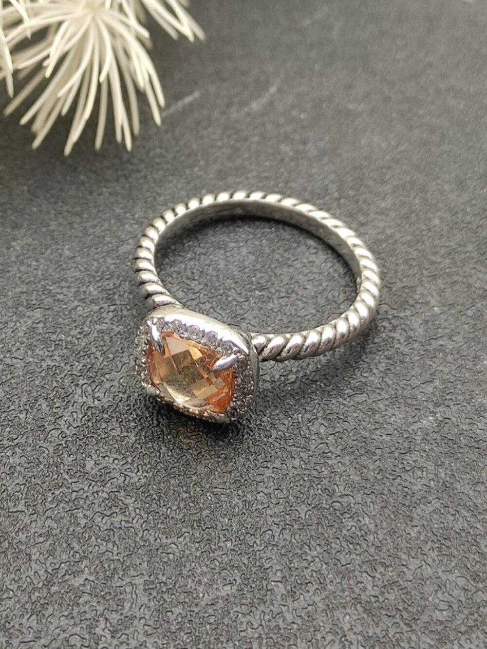 ✨✨✨David Yurman four-prong square champagne diamond ring. Size: 6-7-8-9